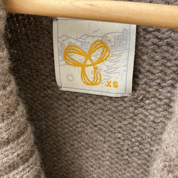 TNA lambswool sweater with bottons front - Picture 8 of 15